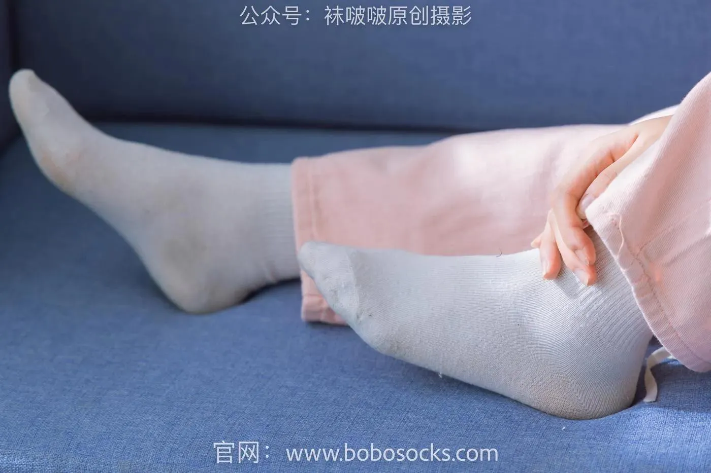 [BoBoSocks袜啵啵]NO.141 周周-运动鞋、白棉袜、裸足 [140P]插图2